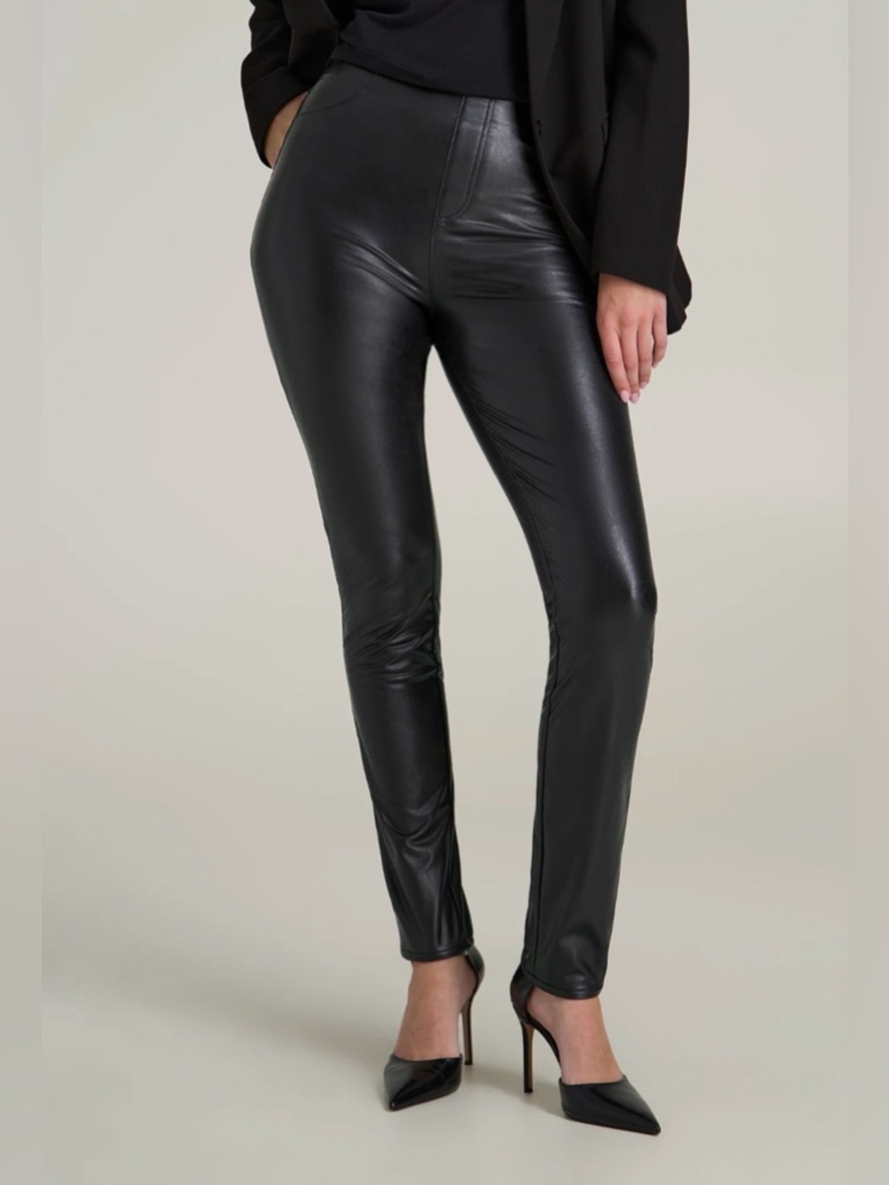 Fabletics women’s size large vegan faux leather pull on leggings black color